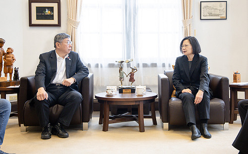 TVBS稱「府高層傳訊白營喬NCC」　慘遭總統府「引柯文哲說法」打臉