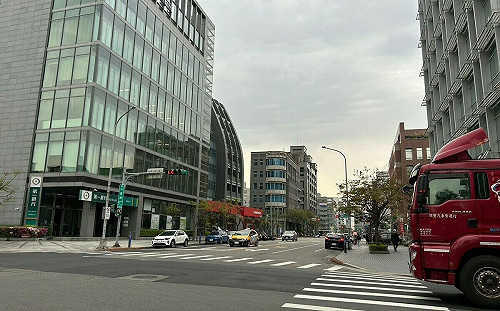 東北季風持續影響台灣! 北部整天濕涼低溫僅18度、12縣市強風特報