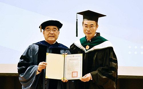 心血管醫學臺灣之光  吳慶明獲頒高醫大名譽博士學位