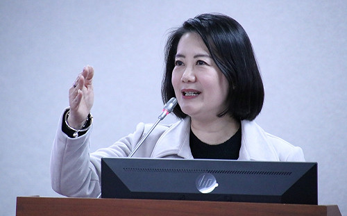 朱立倫為護航韓國瑜歧視藝人！吳思瑤提「3個耳光」打臉