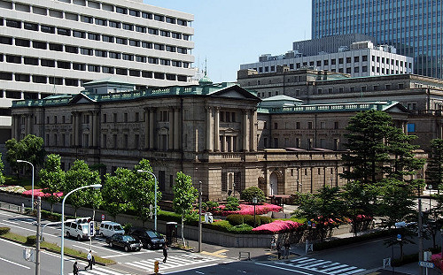 投資人靜待本周和日本通膨數據、輝達財報  美元走弱、亞股開低走