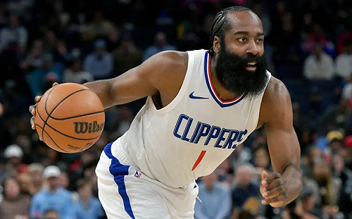 分球Kawhi竟上前撲防 網笑Harden：別說沒防守