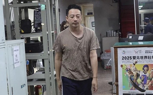 邋遢衝警局!汪小菲「鹹菜T-Shirt」被起底！售價1.85萬