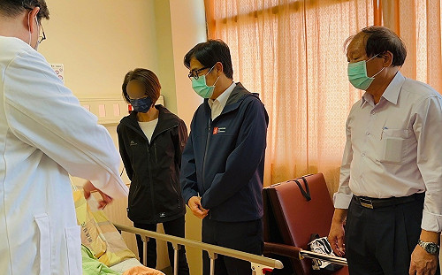 湖內工廠工安意外裁罰30萬    陳其邁趕赴台南2醫院探視傷患  