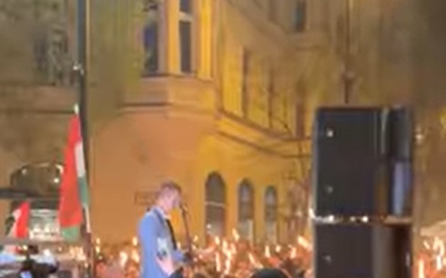 匈牙利高官前夫揭露高層施壓檢方滅證 群眾舉火把示威