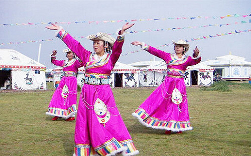 中國宗教官員爆搶地盤 狠甩2穆斯林婦女好幾巴掌