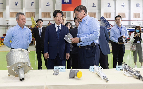 上任前掌握國防　賴清德參訪漢翔並與工具機業座談
