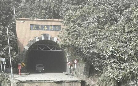 花蓮大清水隧道路面坍塌成斷崖   雙向停止通行