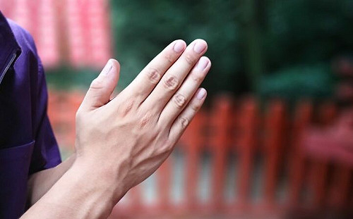 家族長輩氣瘋！24歲媳婦掃墓脫口問這句