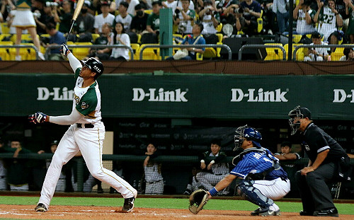 台鋼雄鷹隊史主場首戰    4比0完封富邦悍將開紅盤