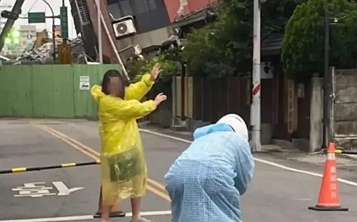 男女天王星大樓前擺拍！管理員：並非住戶