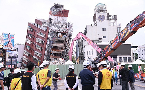 花蓮成立震災聯合服務中心  徐榛蔚：天王星2週內拆除完畢   