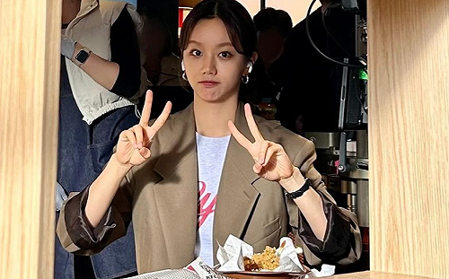 才剛甩三角戀！惠利「吃肯德基」遭出征 網轟：很失望