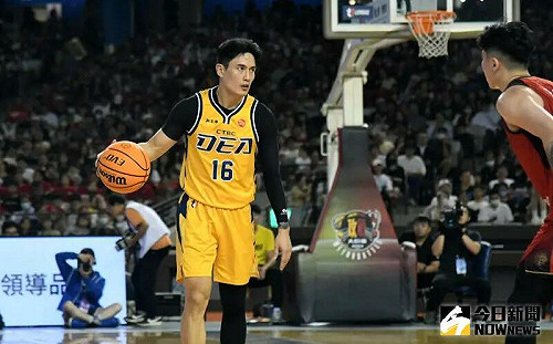 大巨蛋職籃首戰　兩隊共18位啦啦隊出動