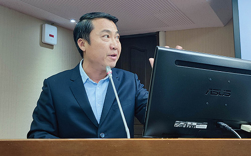 四叉貓揪藍委囂張嗆官員助理黑歷史 曾捲性騷醜聞