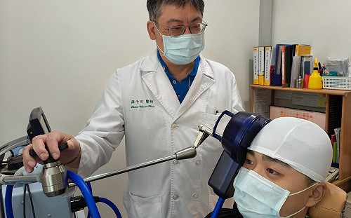 33歲中風失語！ rTMS治療見效  醫：從只能說1個字變1句話