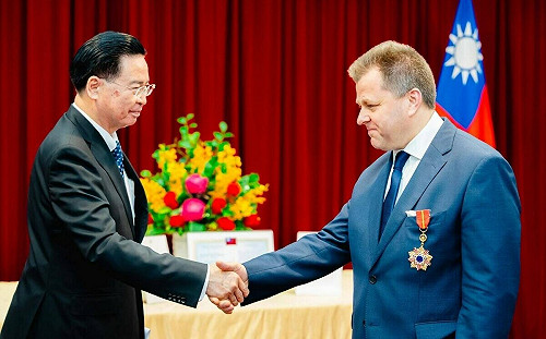 台立友好！吳釗燮爆退休後要去立陶宛開台菜餐廳