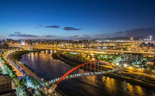 饒河彩虹橋變身舞台！水舞嘉年華5/1登場 