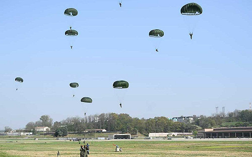 韓美特種作戰部隊演練「空中滲透」 8機、260兵力參演
