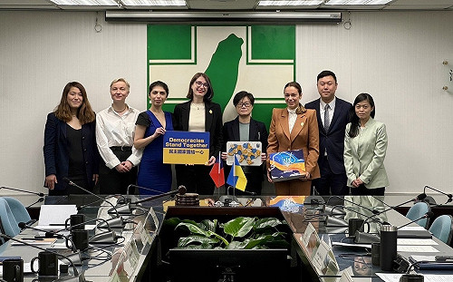 烏克蘭訪團拜會民進黨　對談民主、自由與人權