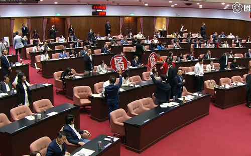 擋下綠營國會改革提案  藍黨團諷：想偷吃步又輸不起　
