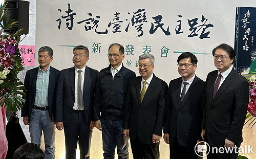 游錫堃發表新書 林佳龍、林右昌感佩發揚台灣文化