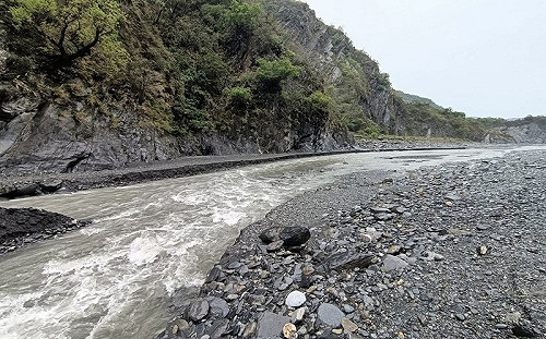 哈尤溪因雨河道沖刷  枯水期限定遊程提早結束