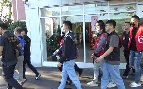 竹聯幫和堂隱身洗車場 刑事局攻堅逮獲討債集團10人落網