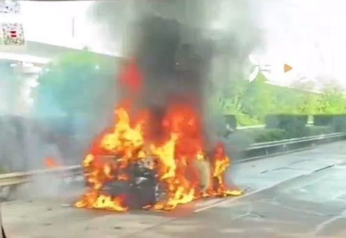 (影) 人都死了還問「售後體驗」! 華為急刪問界燒車3死相關訊息