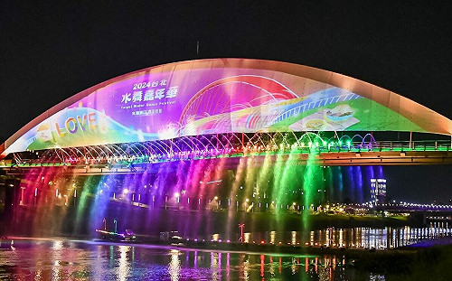 台北水舞嘉年華5/1登場！40米彩虹光廊 最佳觀賞點快收藏