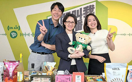 蕭美琴直播化身購物台　3000網友搶當「琴選之人」爭奪「咪琴熊」