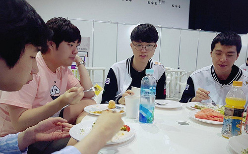 英雄聯盟洲際賽》韓SKT啖高雄美食