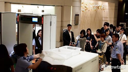 雙城論壇側記》中國式採訪   媒體團處處限制