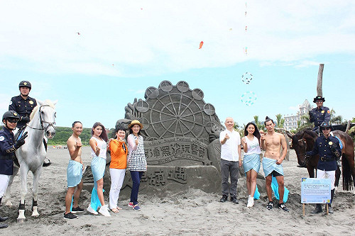 旗津黑沙玩藝節  搭高捷啖海鮮賞沙雕