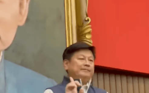 立院藍綠白全武行 郭昱晴酸傅崐萁在主席台上如國王登基 