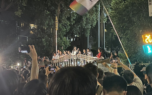 青年集結立院｢白藍立委非常怕｣洪申翰：傅崐萁要求增排警力帶棍棒