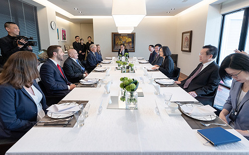 宴請美國特使團 蔡英文：賴政府團隊讓台灣更堅強