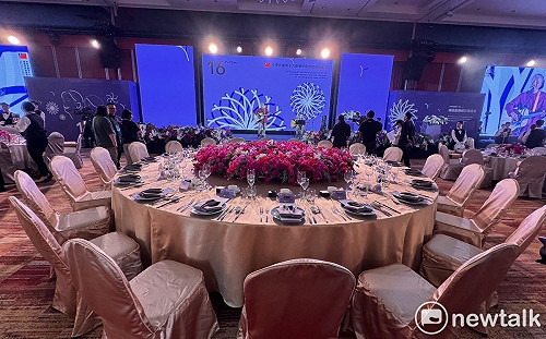 520就職國宴會場已備妥  滿滿國旗蘭歡迎各國訪賓