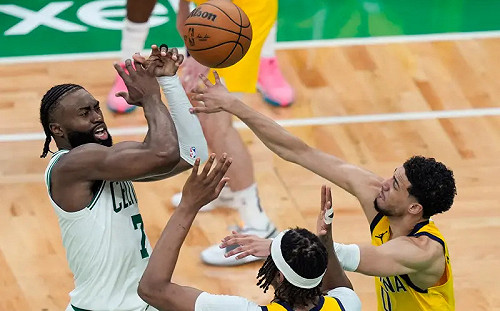 Brown超神三分續命！塞爾提克拿下東決首勝