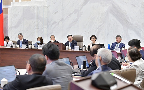 研發台版生成式AI對話引擎TAIDE 卓揆：提升公部門便民服務及民間生產力