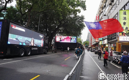 十萬人集結立院外!國會職權修法支持者也上街頭 人潮稀落不到10人