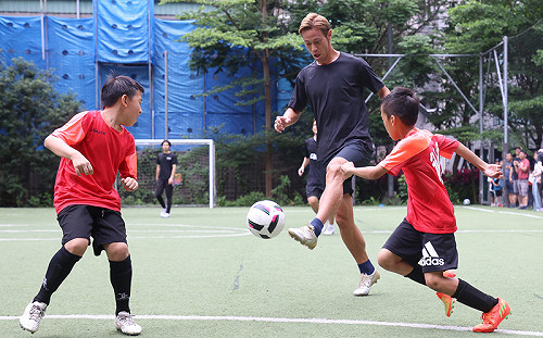 來台宣傳4對4足球  日本傳奇球星本田圭佑給建議