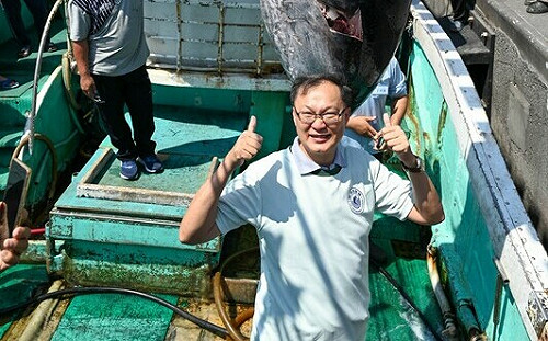藍委稱黑鮪魚價格跌　徐富癸揭真相轟：為個人聲量傷產業