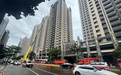 新竹市「豐邑晴空匯」火災2勇消殉職 配電盤燒毀排煙系統停止釀禍