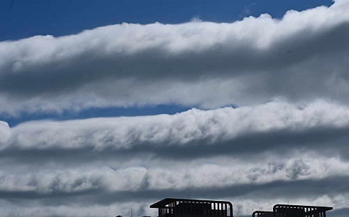 鄭明典曝台北驚現層積雲！網：傳說中的地震雲