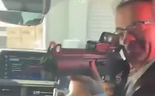 白目至極！持槍瞄準使館工作人員 英國駐墨西哥大使被解職