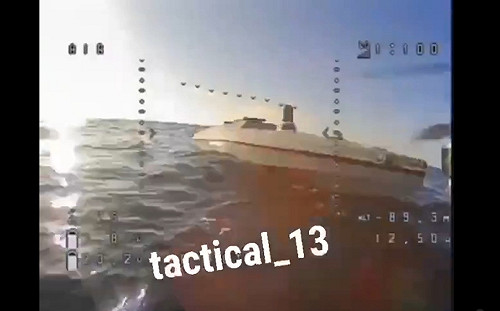 (影)無人載具「互毆」！俄烏「實驗」戰場 「神風特攻」無人機撞無人艇