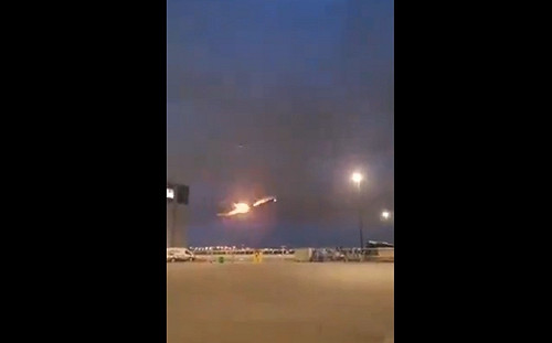 又是波音！加航波音客機引擎冒火  嚇壞 400 名乘客