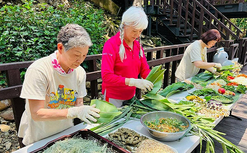 壽山動物園迎端！特製創意粽豐富動物多樣行為