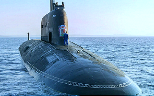 一艘攜帶射程1000海浬飛彈俄潛艦在東岸！美3艦1機緊盯